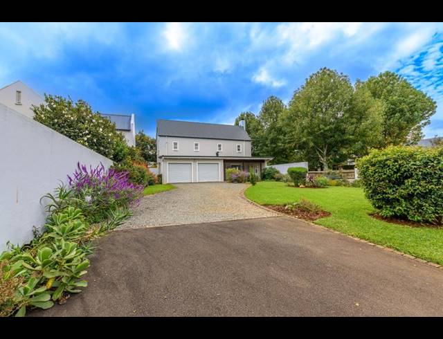 4 BEDROOM TOWNHOUSE FOR SALE IN GARLINGTON ESTATE